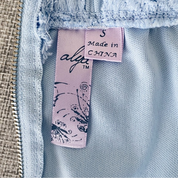 Blue Lace Floral Strapless Dress - Picture 4 of 5